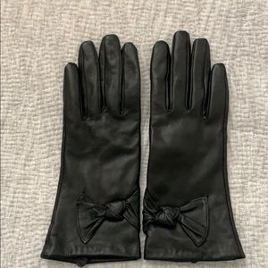 Women’s leather gloves